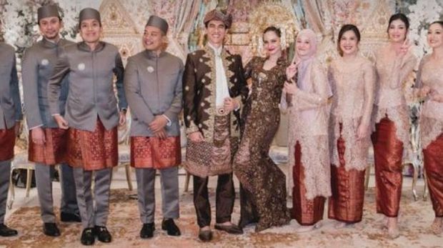 Desta dan Natasha Rizki yang hadir di pernikahan Enzy Storia.