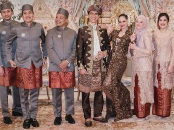 Desta dan Natasha Rizki yang hadir di pernikahan Enzy Storia.