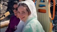 Kebahagiaan Enzy Storia dan Molen saat menikmati wahana arung jeram bersama. Foto: Instagram dan YouTube