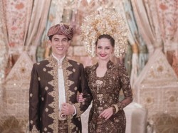 7 Foto Enzy Storia Dinikahi Diplomat, Cantik Jadi Pengantin Minang