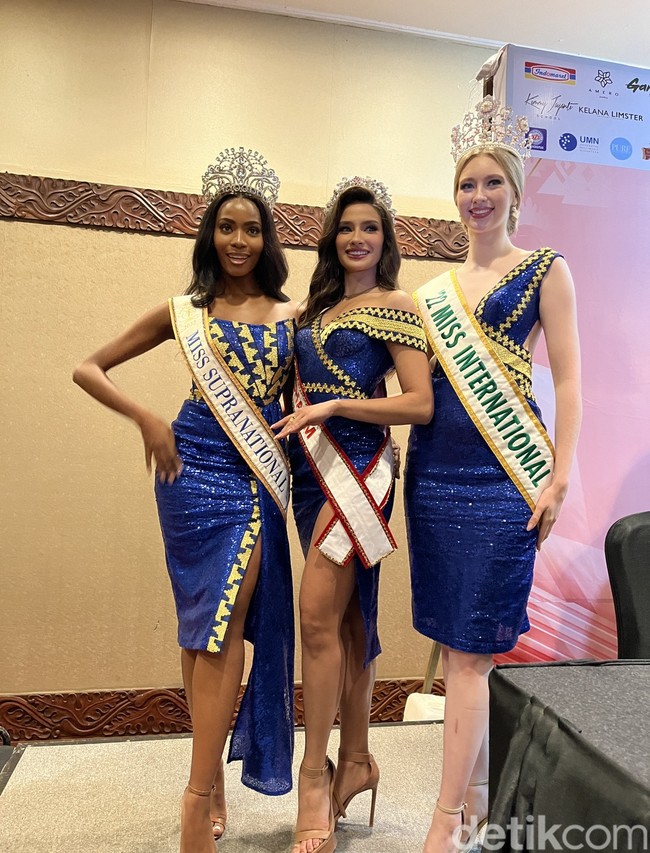 Yayasan Puteri Indonesia mengundang tiga ratu dunia yaitu Miss International 2022 Jasmin Selberg dari Jerman, Miss Supranational 2022 Lalela Mswane dari Afrika Selatan, dan Miss Charm 2023 Luma Russo dari Brasil datang ke Jakarta. Foto: Gresnia/Wolipop.