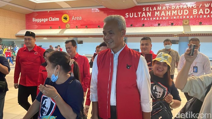Ganjar Pranowo setibanya di Palembang (Silvia/detikcom).