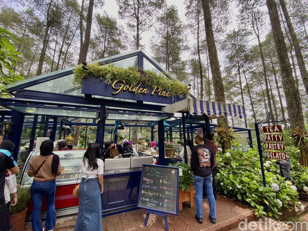 Golden Pine, kafe bernuansa Eropa di Orchid Forest Cikole Lembang