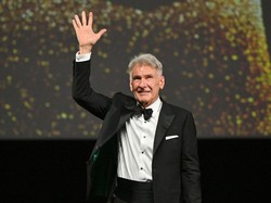 Momen Kocak Harrison Ford Tak Sadar Nyanyi Lagu Indiana Jones di Serial Shrinking