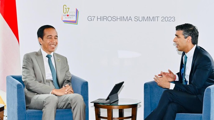 Jokowi melakukan pertemuan bilateral dengan PM Inggris Rishi Sunak di sela KTT G7.
