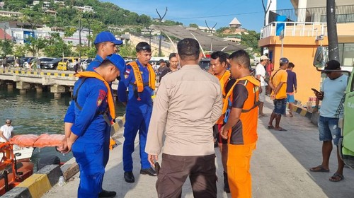 Kapal Wisata KM Lalongke tenggelam di perairan Batu Tiga Labuan Bajo. Kapal itu mengangkut delapan wistawan dan empat awak kapal.