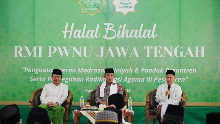 Kapolri Jenderal Listyo Sigit Prabowo menghadiri undangan Pesantren Subhanul Wathon. Kapolri menekankan soal pentingnya menjaga nilai persatuan dan kesatuan. (dok Polri)