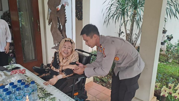 Kapolsek Jagakarsa Kompol Multazam Lisendra mengunjungi Hj Sinta Nuriyyah Abdurrahman Wahid
