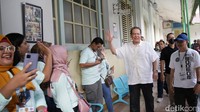 Tampak Ketua Ikatan Alumni SMA 1 Jakarta (Budi Utomo) Chairul Tanjung hadir dalam acara ini.
