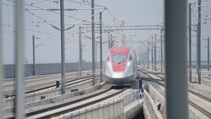 Kereta Cepat JKT-BDG Mulai Diuji Coba 'Ngegas' dari Tegalluar ke Halim Kereta Cepat JKT-BDG Mulai Diuji Coba 'Ngegas' dari Tegalluar ke Halim