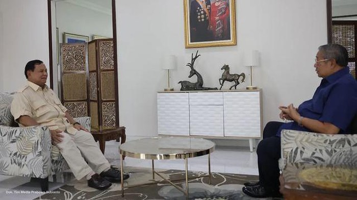 Ketua Umum Partai Gerindra Prabowo Subianto bertemu Presiden ke-6 RI, Susilo Bambang Yudhoyono (SBY) di Kabupaten Pacitan. (Instagram @prabowo)