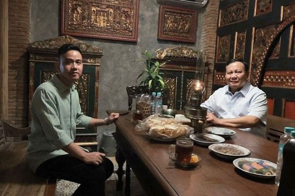 Ketum Gerindra Prabowo Subianto sempat berbincang empat mata dan makan malam bersama Wali Kota Solo Gibran Rakabuming Raka di sela pertemuan dengan relawan Gibran dan Jokowi Jateng dan Jatim. (Instagram @prabowo)