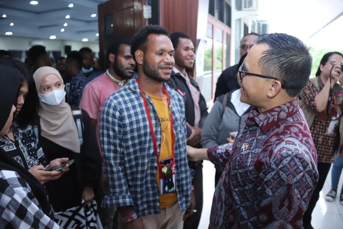 MenPAN-RB Bicara soal Birokrasi Berdampak di Universitas Cenderawasih