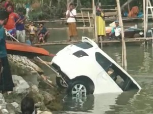 Baru Belajar Nyetir, Remaja di Bangkalan Ceburkan Mobil Rental ke Laut
