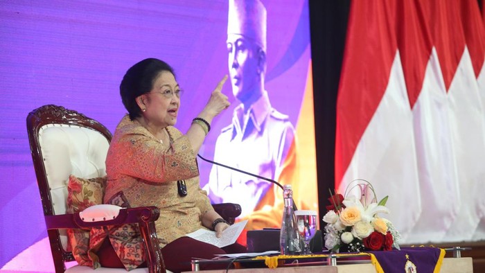 Presiden Kelima RI Prof. Dr. (HC) Megawati Soekarnoputri menghadiri acara peluncuran 58 buku dalam rangka Hari Jadi ke-58 Lembaga Pertahanan Nasional (Lemhannas) RI, di Gedung Lemhannas RI, Jakarta Pusat, Sabtu (20/5/2023).