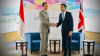 Sedangkan terkait ASEAN, Jokowi mengatakan, pada KTT ke-42 ASEAN yang lalu, para pemimpin mendukung penuh upaya Indonesia melakukan engagements dengan semua pemangku kepentingan. Jokowi turut mengapresiasi upaya Indonesia dalam memfasilitasi AHA Center sehingga joint needs assessment dapat terselesaikan.