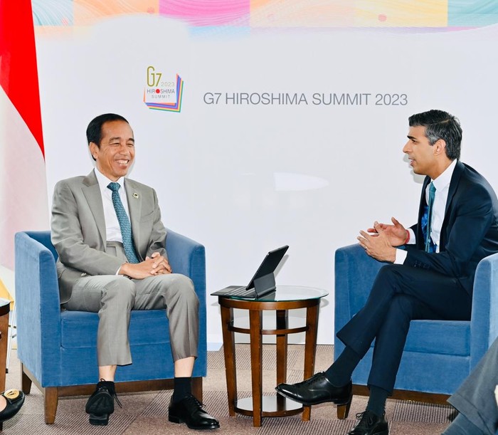 Presiden Joko Widodo menggelar pertemuan bilateral dengan Perdana Menteri (PM) Inggris Rishi Sunak di sela Konferensi Tingkat Tinggi (KTT) G7 di Hotel Grand Prince, Hiroshima, Jepang, Sabtu (20/5/2023).