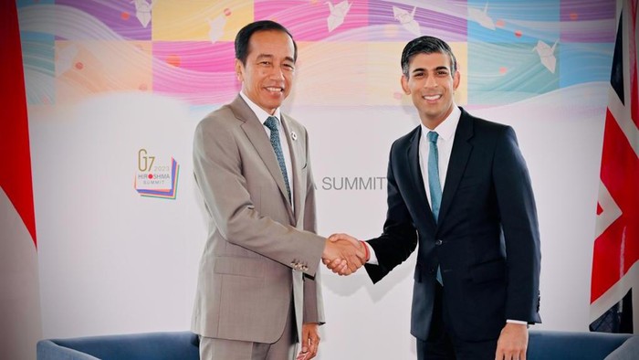 Momen Pertemuan Jokowi dan PM Inggris Bahas Proyek Energi-Hibah Presiden Joko Widodo menggelar pertemuan bilateral dengan Perdana Menteri (PM) Inggris Rishi Sunak di sela Konferensi Tingkat Tinggi (KTT) G7 di Hotel Grand Prince, Hiroshima, Jepang, Sabtu (20/5/2023).