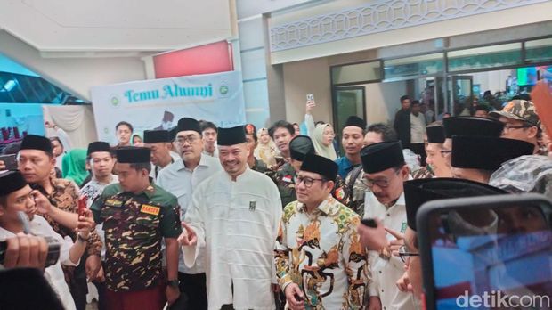 Muhaimin Iskandar alias Cak Imin saat tiba di lokasi Haul ke X AG. KH. Muh. Harisah di Gedung Manunggal, Jalan Sudirman, Makassar. Agus Umar Dani/detikSulsel