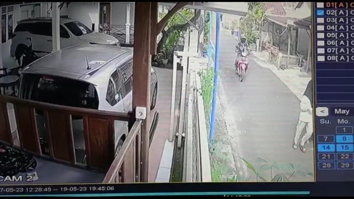 Pelaku begal payudara di Lamongan yang terekam CCTV
