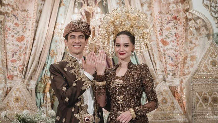 Pernikahan Enzy Storia