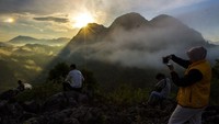 Badan Pengelola Geopark Meratus Provinsi Kalimantan Selatan membagi empat wilayah yaitu wilayah Barat, Timur, Selatan dan Utara dengan total 54 situs Geopark Meratus.