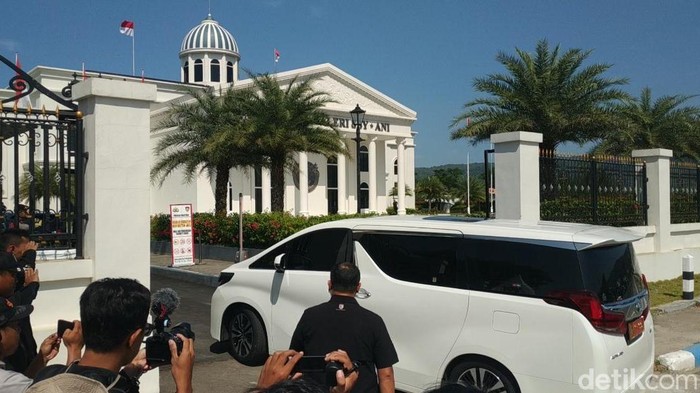 Prabowo Subianto berkunjung ke Museum SBY ANI untuk melakukan pertemuan tertutup dengan SBY.