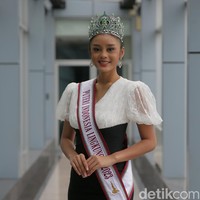 Lulu Zaharani Krisna Widodo yang mewakili Lampung merupakan runner up 2 Puteri Indonesia 2023 sekaligus Puteri Pariwisata 2023. Dia akan mewakili Indonesia do ajang Miss Charm 2023. Tentunya untuk mencapai di titik sampai saat ini tentunya melewati proses yang sangat panjang. Saya bangga dengan diri saya mampu membawa baik provinsi dan juga membuat bangga tim yang sudah membantu, ungkap Lulu kepada Wolipop.  Foto: Agung Pambudhy
