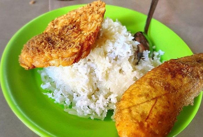 5 Tempat Makan Ketan Susu yang Buka Sampai Larut Malam