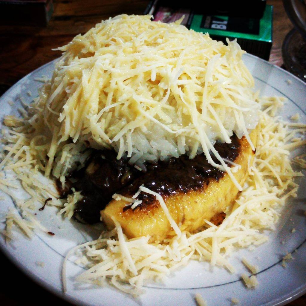 5 Tempat Makan Ketan Susu yang Buka Sampai Larut Malam
