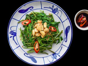 3 Resep Tumis Kangkung Spesial yang Renyah Sedap Untuk Makan Siang