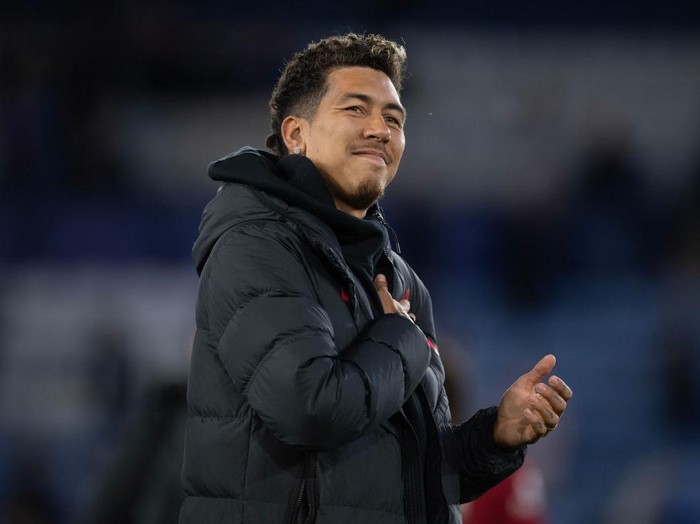 LEICESTER, ENGLAND - MAY 15: Roberto Firmino of Liverpool celebrates to fans following the Premier League match between Leicester City and Liverpool FC at The King Power Stadium on May 15, 2023 in Leicester, United Kingdom. (Photo by Joe Prior/Visionhaus via Getty Images)