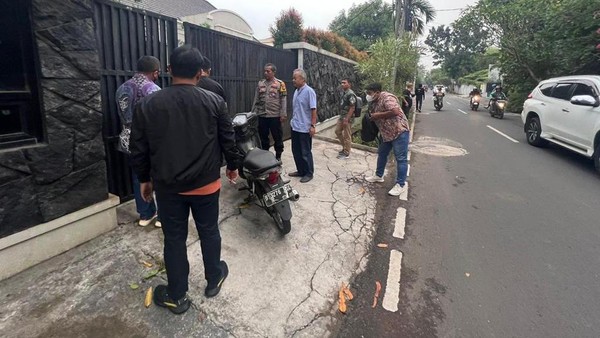 Potret Polisi Geledah 2 Rumah Dito Mahendra, Sita Senpi hingga Peluru