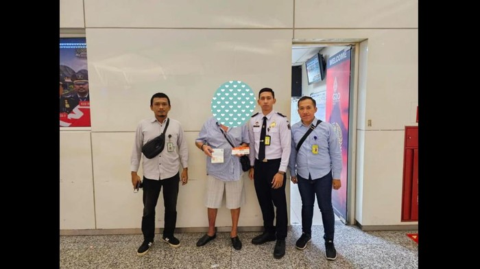 Seorang warga negara asing (WNA) asal Australia berinisial MB dideportasi oleh Kantor Imigrasi Kelas I Khusus TPI Ngurah Rai, Jumat (18/5/2023).