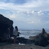 Inilah foto Starly dengan pria yang disebutnya sebagai Mr. Indonesia saat kencan di pantai. Starly mengungkapkan bahwa pria yang disebutnya sebagai Mr. Indonesia itu sudah membahas tentang pernikahan dalam beberapa jam setelah pertemuan pertama mereka. Foto: dok. Instagram/@stary.dates