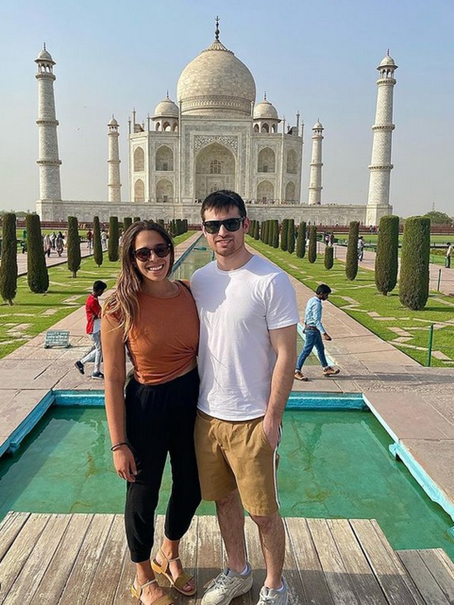 Taj Mahal menjadi tempat kencan lainnya Starly saat berada di India. Foto: dok. Instagram/@stary.dates