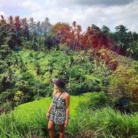 Inilah potret Starly saat di Bali. Menikmati pemandangan, mencari makanan lokal dan berkencan dengan pria dinikmati oleh Starly. Foto: dok. Instagram/@starly.dates