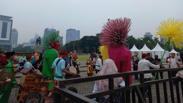 Suasana Lebaran Betawi di Monas