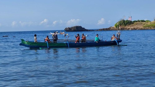Tim SAR gabungan melakukan pencarian warga yang hilang terseret arus saat memancing bareng mertuanya di Pantai Sekepung, Desa Tatar, Kecamatan Sekongkang, Sumbawa Barat, NTB.