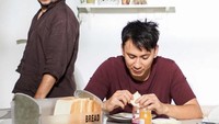 Selain dekat dengan rekan artis yang tergabung dalam The Prediksi, Vincent Rompies juga dekat dengan Enzy Storia. Karenanya ia ditunjuk sebagai wali nikah Enzy. Foto: Instagram @vincentrompies