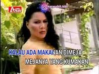 Lihat kumpulan meme ini bisa bikin kamu jadi lupa lirik asli lagu-lagu hits Indonesia berikut.