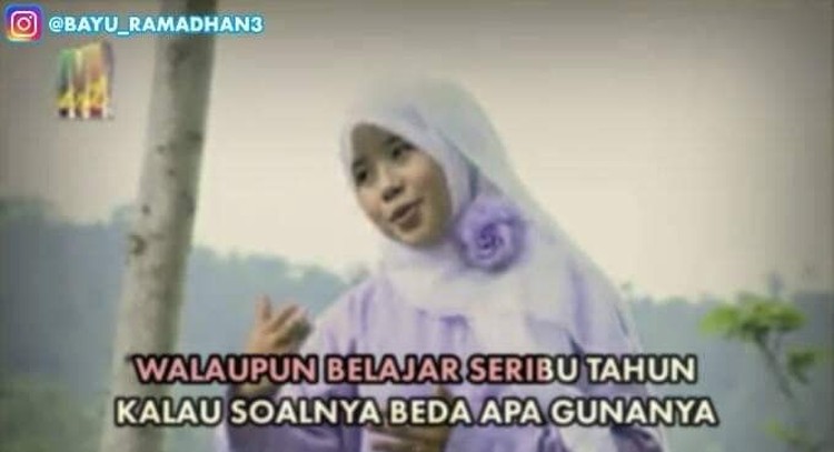 Lihat kumpulan meme ini bisa bikin kamu jadi lupa lirik asli lagu-lagu hits Indonesia berikut.