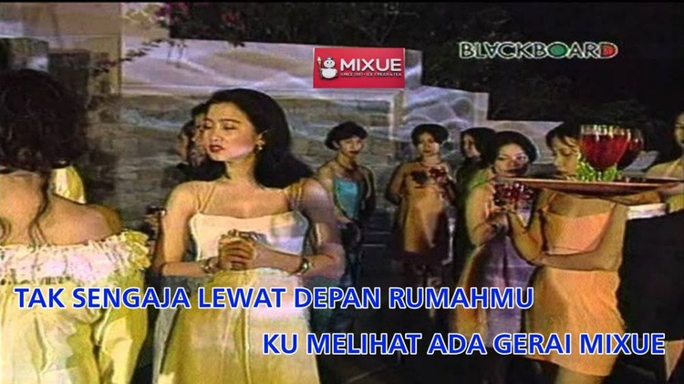 Lihat kumpulan meme ini bisa bikin kamu jadi lupa lirik asli lagu-lagu hits Indonesia berikut.