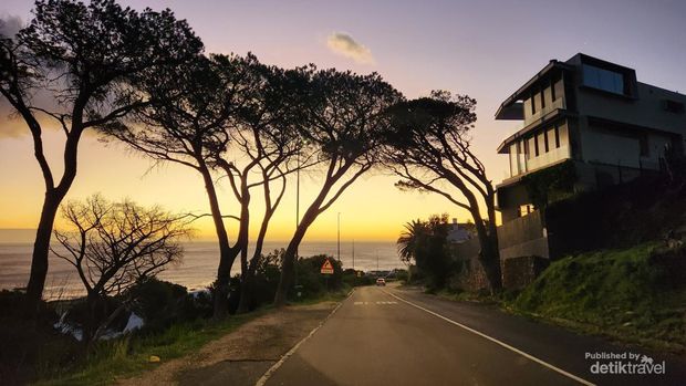 Golden Hour di Camps Bay