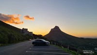 Menikmati senja di Table Mountain