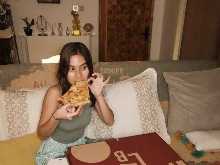 Adinda Thomas Akan Menikah, Ini Gayanya Saat Makan Pizza hingga Pasta