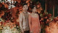 Pada 9 Mei lalu, Adinda Thomas membagikan momen bahagia ketika lamaran bersama calon suami, Raka Akmal. Keduanya pun dikabarkan akan menikah tahun ini. Foto: Instagram @adindathomas