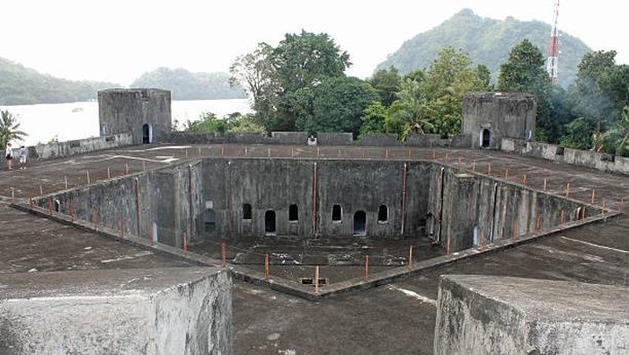 The pentegonal courtyard of Fort Belgica on Bandaneira Island in Indonesia.