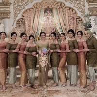 Pernikahan Enzy Storia dan Molen Kasetra belum lama ini hanya dihadiri orang-orang terdekat, tanpa terkecuali para sahabat. Enzy pun memberi mandat kepada beberapa sahabatnya sebagai bridesmaid. (Foto: Instagram)