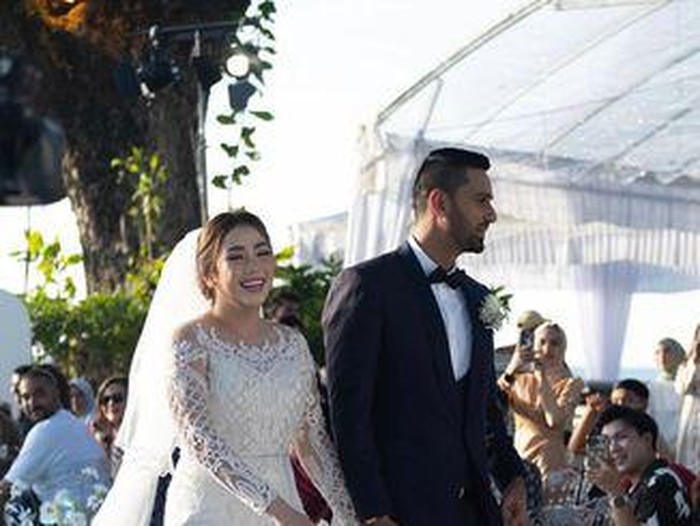 Foto pernikahan Niena, influencer asal Malaysia yang ditipu oleh temannya sendiri.